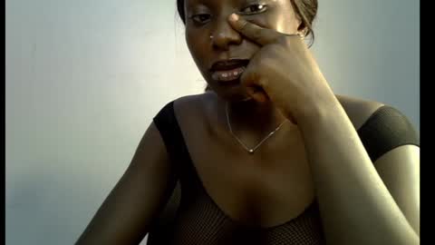Snapshot of melanine_floral chatting on 02.08.25 Praiz online show from 02.08.25
