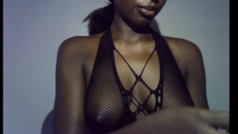Snapshot of melanine_floral chatting on 02.11.25 Praiz online show from 02.11.25