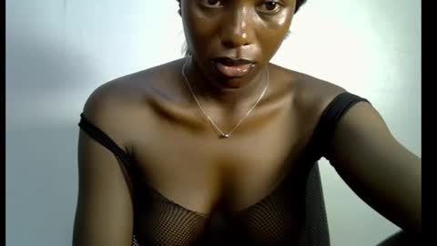 Snapshot of melanine_floral chatting on 02.14.25 Praiz online show from 02.14.25