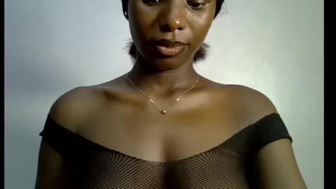 Snapshot of melanine_floral chatting on 02.14.25 Praiz online show from 02.14.25