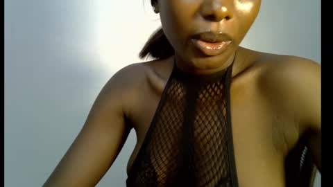 Snapshot of melanine_floral chatting on 02.20.25 Praiz online show from 02.20.25
