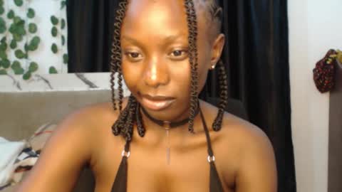 Snapshot of melanine_floral chatting on 10.14.25 Praiz online show from 10.14.25