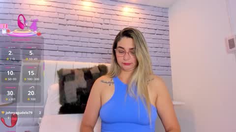 Snapshot of melanyvega_ chatting on 09.11.25 Melany online show from 09.11.25