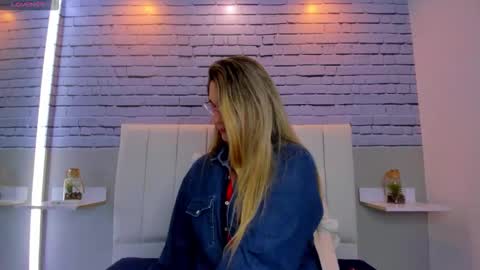Snapshot of melanyvega_ chatting on 09.12.25 Melany online show from 09.12.25