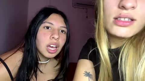 Snapshot of melatina chatting on 05.28.26 Valentina y Melissa online show from 05.28.26
