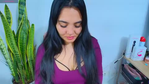    Independent model online show from 05.23.26