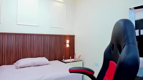 M E L I N A  online show from 03.01.25