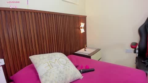 M E L I N A  online show from 11.14.25