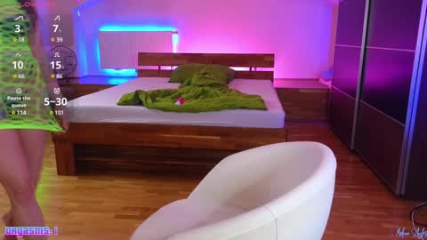 Snapshot of melinastyles chatting on 01.05.25 Melina Styles online show from 01.05.25