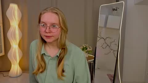 Snapshot of melindaventuri chatting on 03.31.26 Alice - online show from 03.31.26