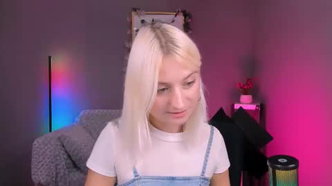 Snapshot of melisa_white1 chatting on 09.10.25 Melisa online show from 09.10.25