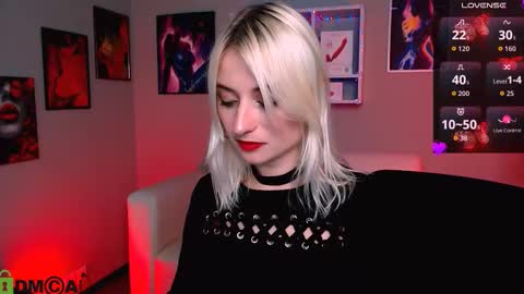 Snapshot of melisa_white1 chatting on 10.11.25 Melisa online show from 10.11.25