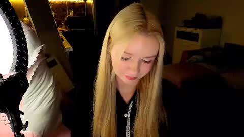 Mel or Lissa 3 Welcome here online show from 07.28.26