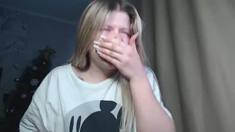 Snapshot of melissa__ray chatting on 12.12.24 Melissa  Ray online show from 12.12.24