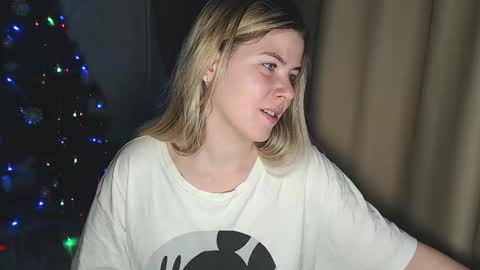 Snapshot of melissa__ray chatting on 12.17.24 Melissa  Ray online show from 12.17.24