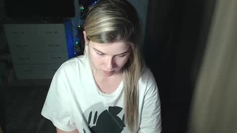 Snapshot of melissa__ray chatting on 12.18.24 Melissa  Ray online show from 12.18.24