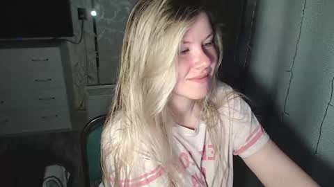 Snapshot of melissa__ray chatting on 02.01.25 Melissa  Ray online show from 02.01.25