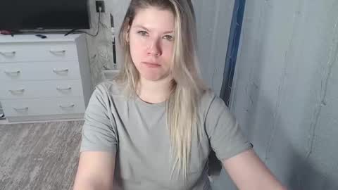 Snapshot of melissa__ray chatting on 02.04.25 Melissa  Ray online show from 02.04.25