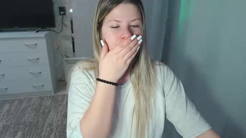 Snapshot of melissa__ray chatting on 02.10.25 Melissa  Ray online show from 02.10.25