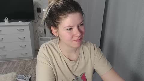 Snapshot of melissa__ray chatting on 02.13.25 Melissa  Ray online show from 02.13.25