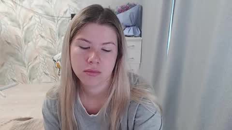 Snapshot of melissa__ray chatting on 09.11.25 Melissa  Ray online show from 09.11.25