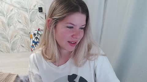 Snapshot of melissa__ray chatting on 09.22.25 Melissa  Ray online show from 09.22.25