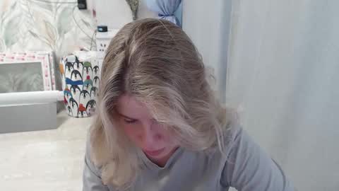 Snapshot of melissa__ray chatting on 10.03.25 Melissa  Ray online show from 10.03.25