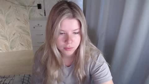 Snapshot of melissa__ray chatting on 10.06.25 Melissa  Ray online show from 10.06.25