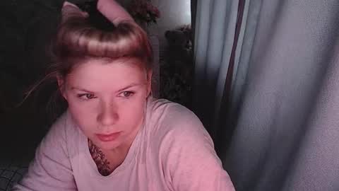 Snapshot of melissa__ray chatting on 10.25.25 Melissa  Ray online show from 10.25.25