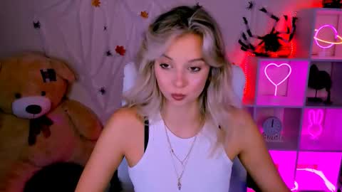 Snapshot of melissa_richardson chatting on 10.16.25 Melissa online show from 10.16.25