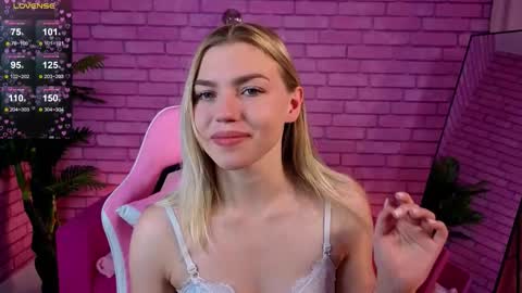 Snapshot of melissachristal chatting on 10.15.25 melissachristal online show from 10.15.25