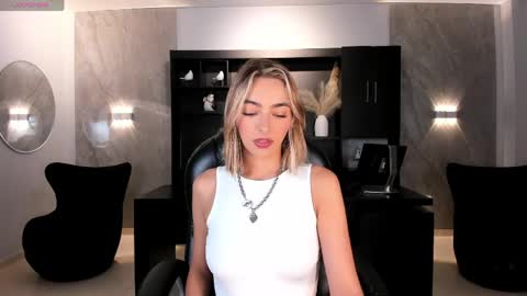 Snapshot of melissamoore_ chatting on 05.11.26 Call me Meli online show from 05.11.26