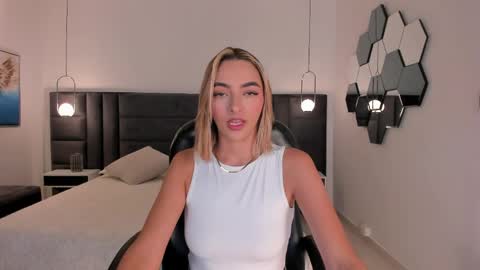 Snapshot of melissamoore_ chatting on 05.26.26 Call me Meli online show from 05.26.26