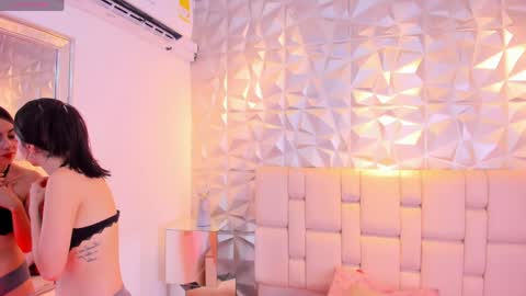 Snapshot of mell_muller chatting on 03.31.26 Mell online show from 03.31.26