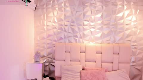 Snapshot of mell_muller chatting on 04.09.26 Mell online show from 04.09.26