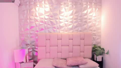 Snapshot of mell_muller chatting on 04.16.26 Mell online show from 04.16.26