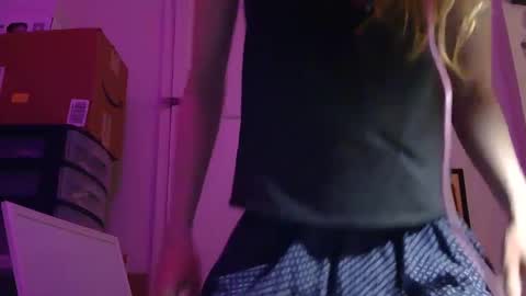 Snapshot of mellifluenced chatting on 02.24.25 Mellifluenced online show from 02.24.25