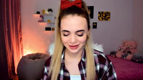 Snapshot of mellifluoustess chatting on 12.14.24 Tessa online show from 12.14.24