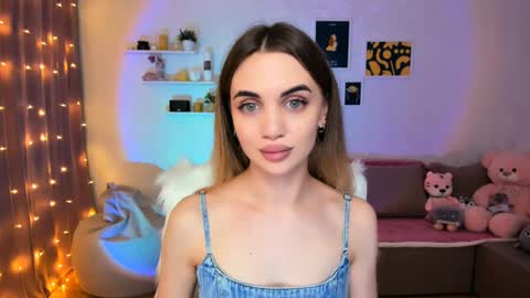 Snapshot of mellifluoustess chatting on 12.22.24 Tessa online show from 12.22.24