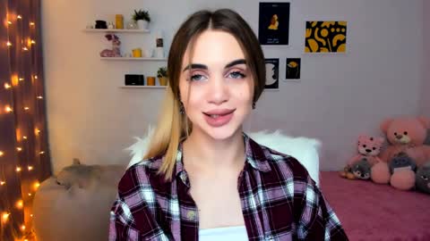 Snapshot of mellifluoustess chatting on 12.23.24 Tessa online show from 12.23.24