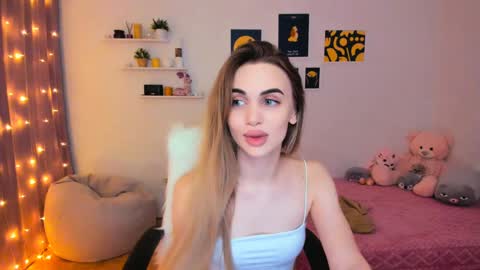 Snapshot of mellifluoustess chatting on 01.07.25 Tessa online show from 01.07.25