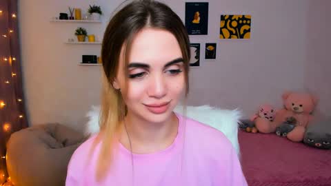 Snapshot of mellifluoustess chatting on 01.08.25 Tessa online show from 01.08.25