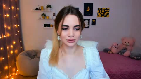 Snapshot of mellifluoustess chatting on 01.10.25 Tessa online show from 01.10.25