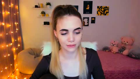 Snapshot of mellifluoustess chatting on 02.02.25 Tessa online show from 02.02.25