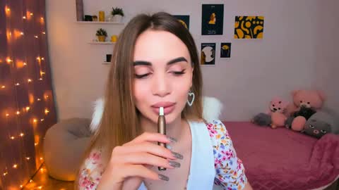 Snapshot of mellifluoustess chatting on 02.08.25 Tessa online show from 02.08.25