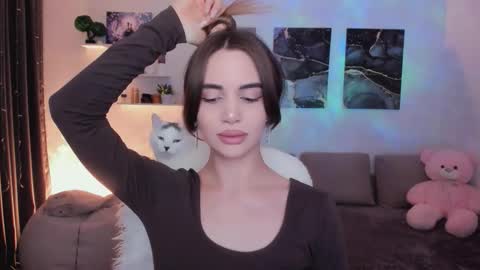 Snapshot of mellifluoustess chatting on 12.01.25 Tessa online show from 12.01.25