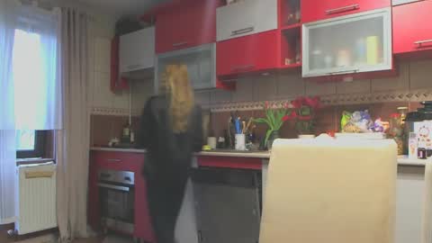 Melly online show from 02.05.25