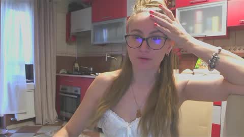 Melly online show from 02.10.25