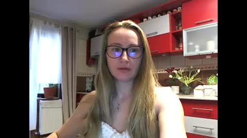 Melly online show from 03.04.25