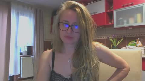 Melly online show from 03.11.25